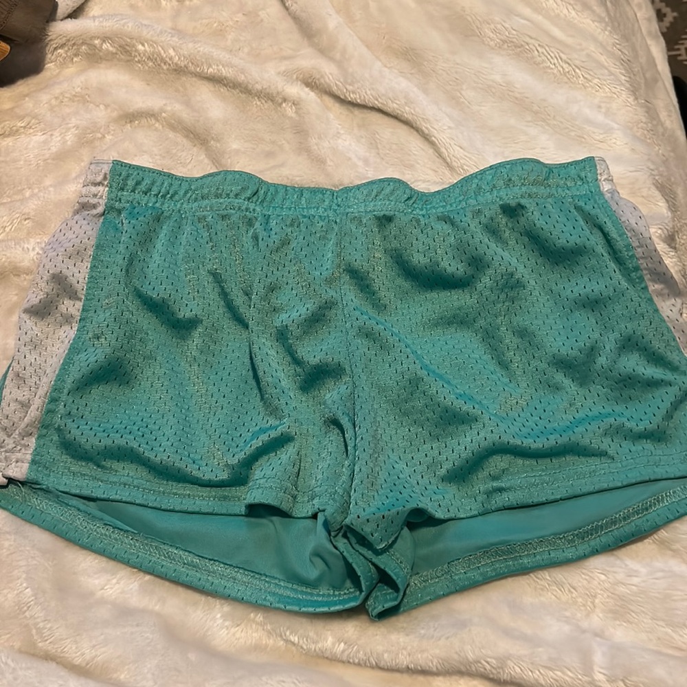 Short basketball shorts